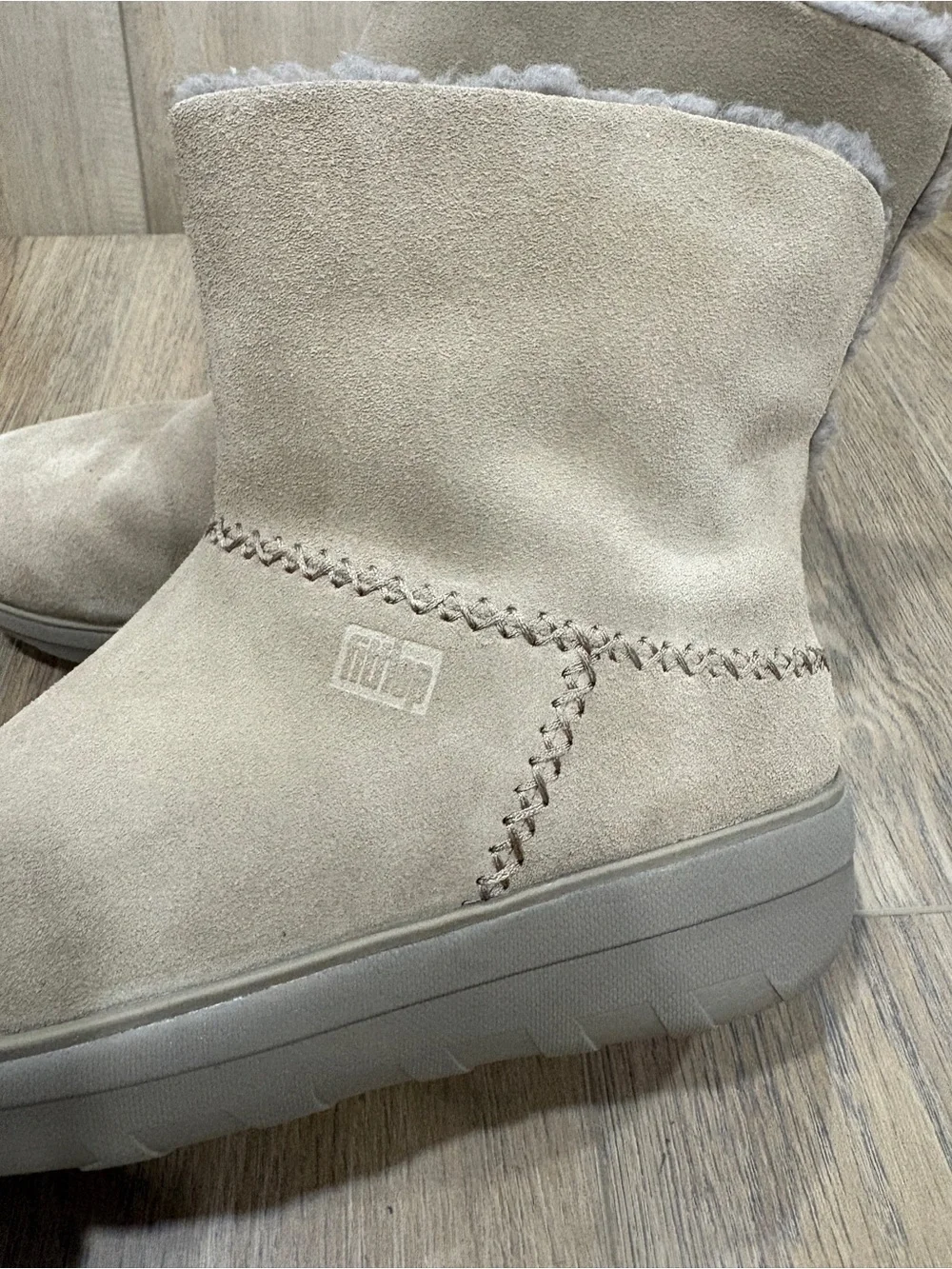FitFlop Women's Mukluk Shorty III Ankle Boot Shearling Lined Slip On 8.5 Taupe